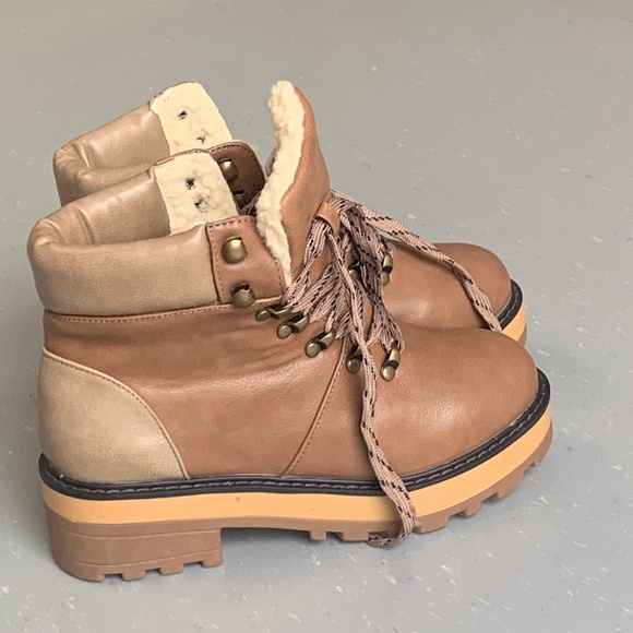 Woman Boots size 6 - Picture 1 of 2